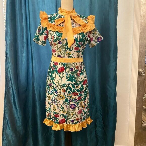 Dresses & Skirts - The Moon, absolutely gorgeous dress ! Dior style! True to size S